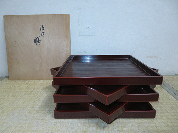 未使用 茶道具 天然木製 溜塗 半月膳 5枚 会席膳 栞 元箱 未使用 茶道具 天然木製 溜塗 半月膳 5枚 会席膳 栞 元箱 未使用