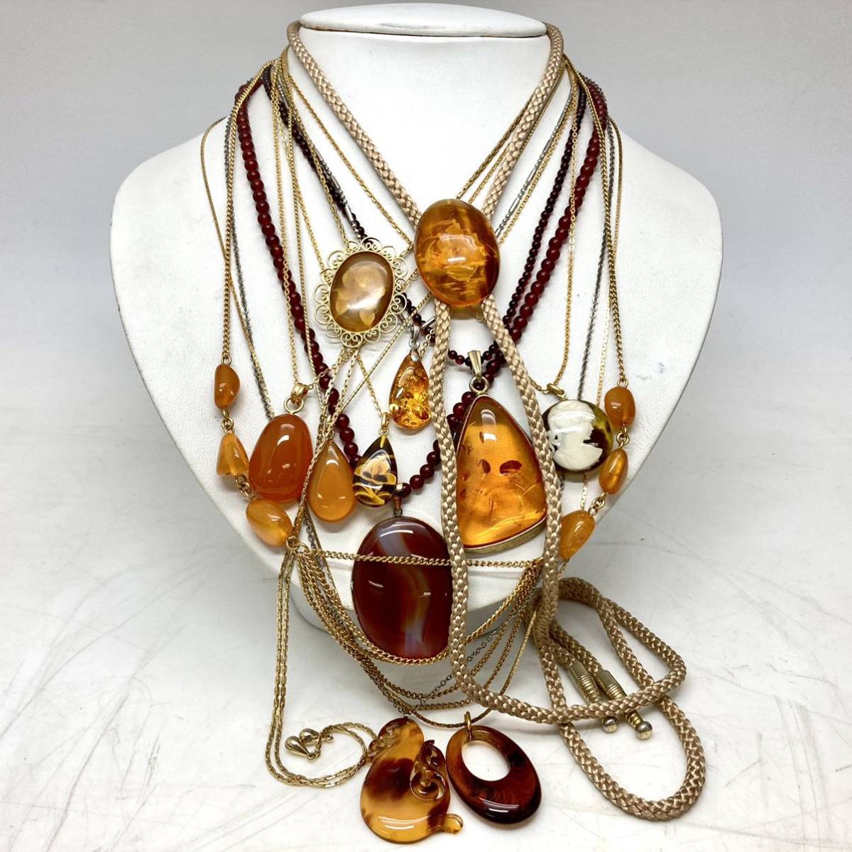 ■琥珀＆べっ甲ペンダント12点おまとめ■重量約120g アンバー 彫刻 accessory tortoiseshell amber pendant 鼈甲 シルバー silver 925 DA0