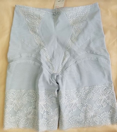 新品タグ付き　 ダイアナ フラワージェンヌコレクション　ガードル　アロマシルバー　　EQ98　補正下着　D514　ロングガードル