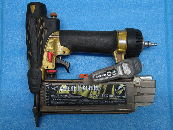 ジャンク 日立工機 HITACHI 高圧仕上釘打機 エアーツール NT55HM ジャンク 日立工機 HITACHI 高圧仕上釘打機 エアーツール NT55HM
