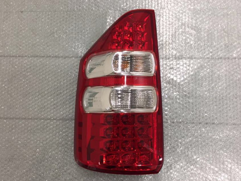 ☆即納☆ 点灯OK！ トヨタ 純正 ZRR70 ZRR75 70系 ヴォクシー LED