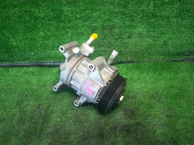 ヴィッツ DBA-KSP130 A/Cコンプレッサー 88310-52710 パーツ 電装品
