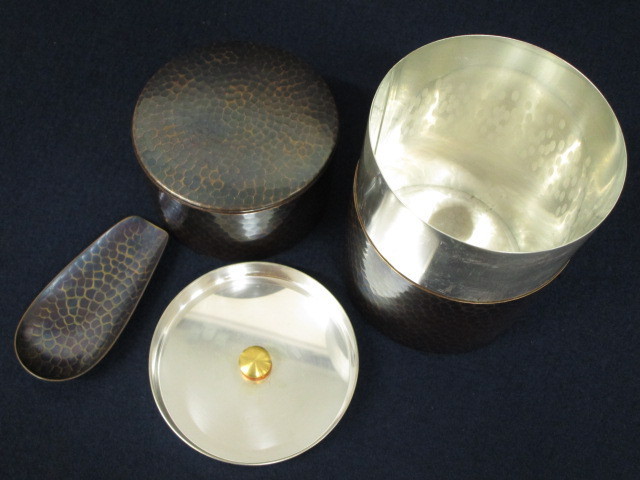 F1011 玉川堂「紫金色鎚肌 銅製茶器揃 茶筒/茶匙/茶托5客」刻印あり 共