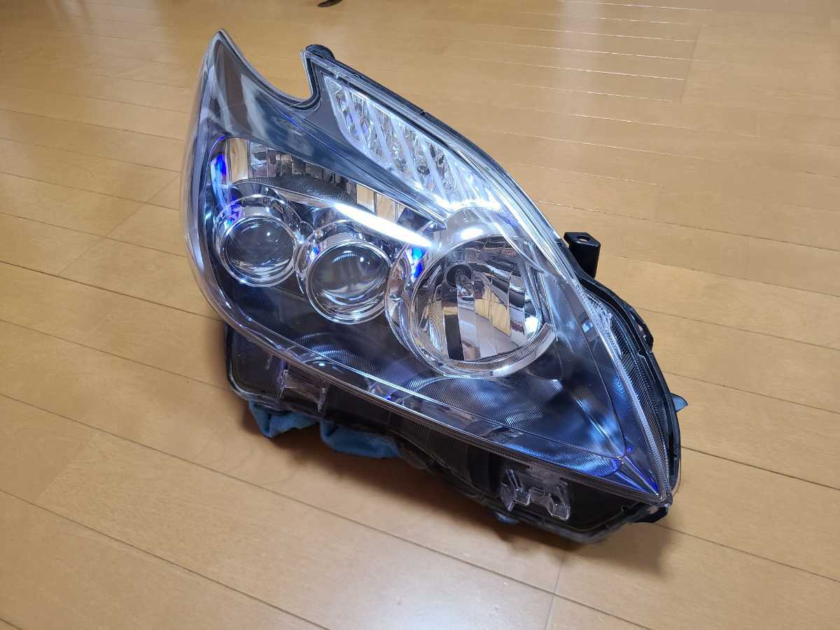 SALE，人気 プリウス ZVW30 前期 右ライト LED KOITO 47-30 点灯確認済み