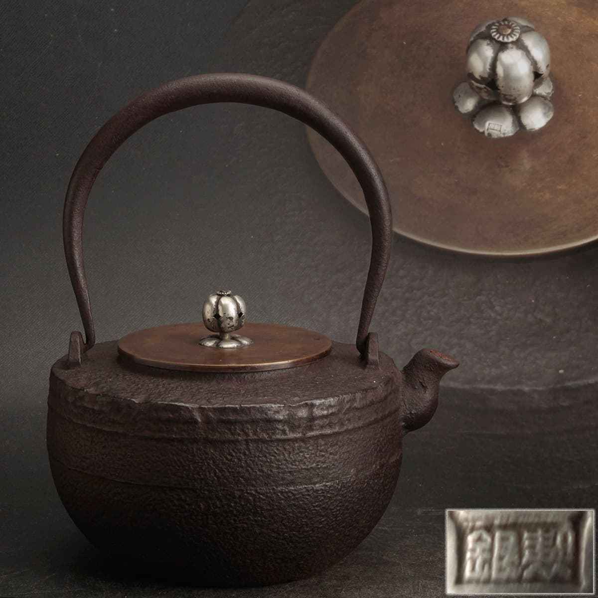 煎茶道具 古錫製 草花紋 木製持手彫細工 一文字急須 /煎茶器 錫器 本錫製 煎茶道具 錫器 木製持手彫細工 古錫製 草花紋 一文字急須 ⁄煎茶器 本錫