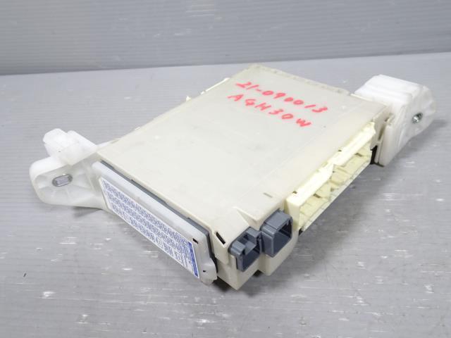 ヴェルファイア DBA-AGH30W ヒューズ ボックス BOX 070 82730-58151