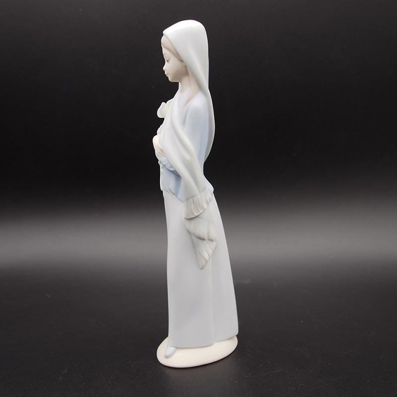 リヤドロ 4650 花を持つ少女 リヤドロ LLADRO 花持つ少女 フィギュリン