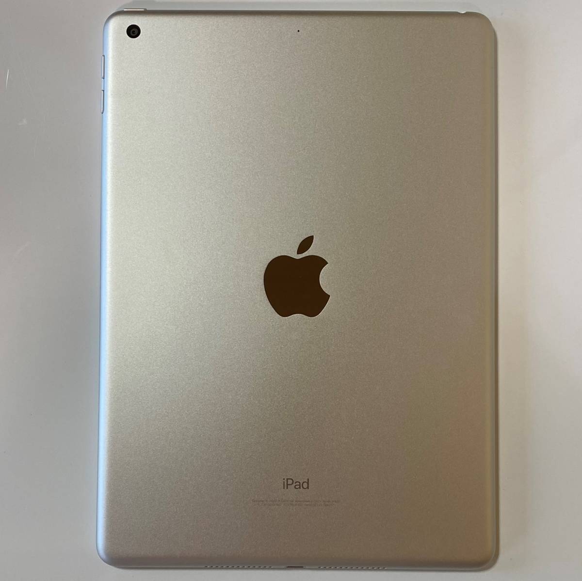 極美品) Apple iPad (第5世代) シルバー 32GB MP2G2J/A Wi-Fiモデル 
