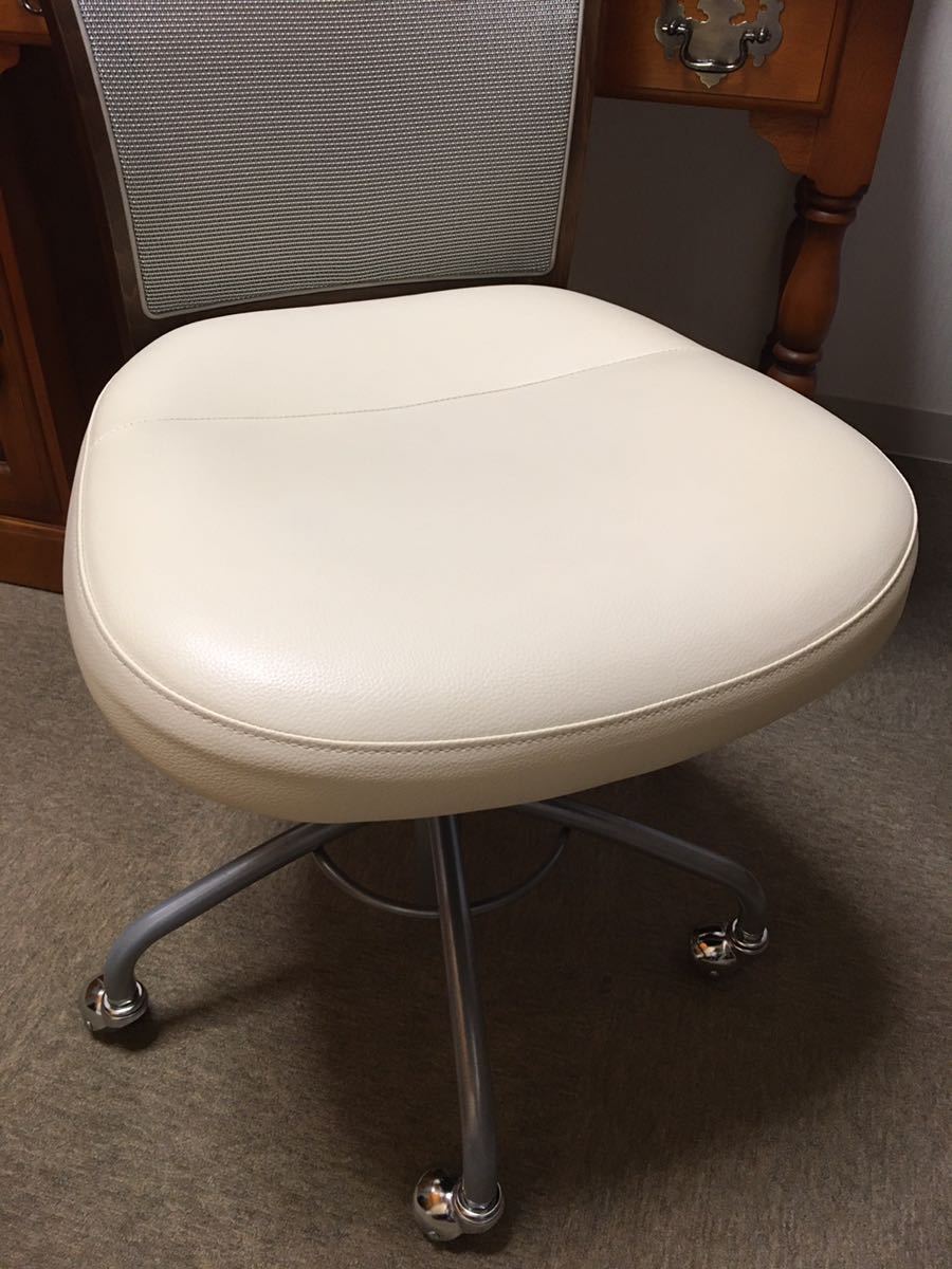 美品 karimoku カリモク 日本製 デスクチェア XT4100 愛品倶楽部柏店】karimoku カリモク デスクチェア XT4100H423 上下昇降