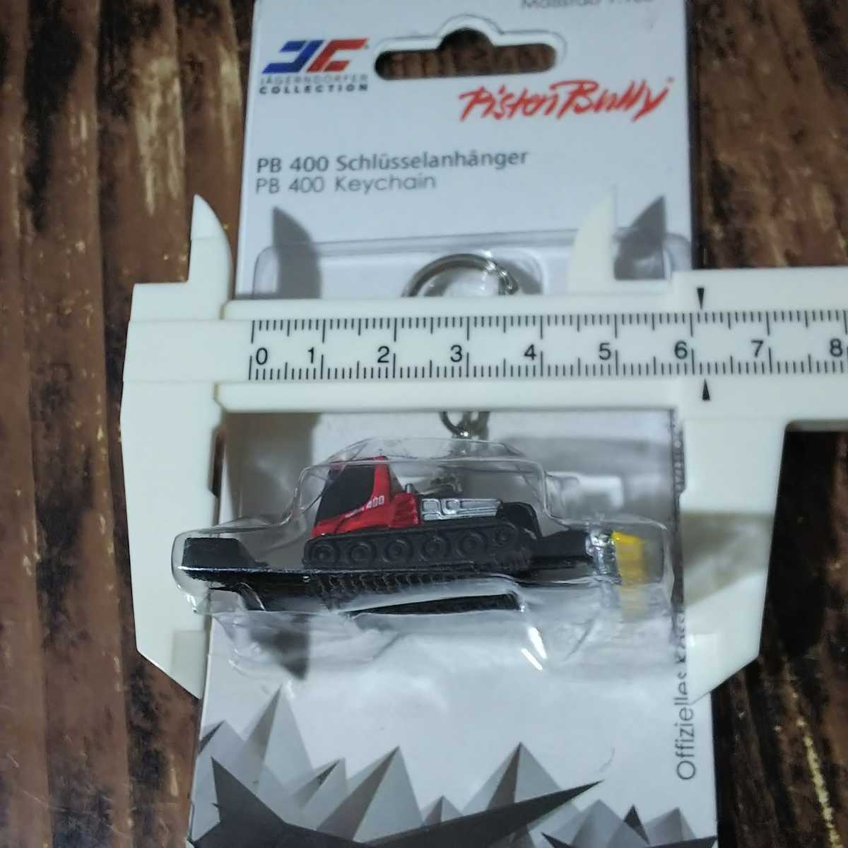 ○ ピステンブーリー「Pistenbully 400 キーホルダー」PB400 圧雪車