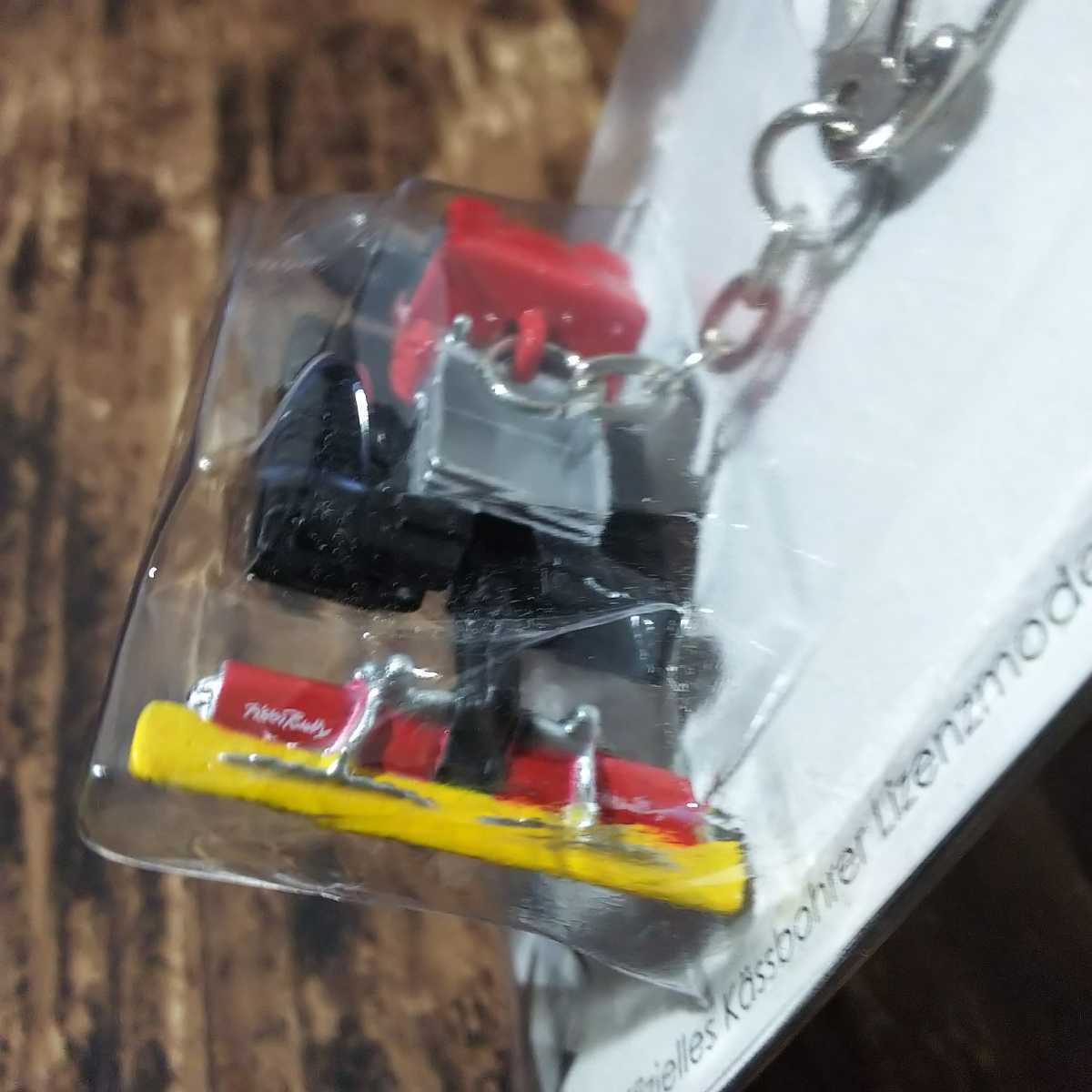○ ピステンブーリー「Pistenbully 400 キーホルダー」PB400 圧雪車
