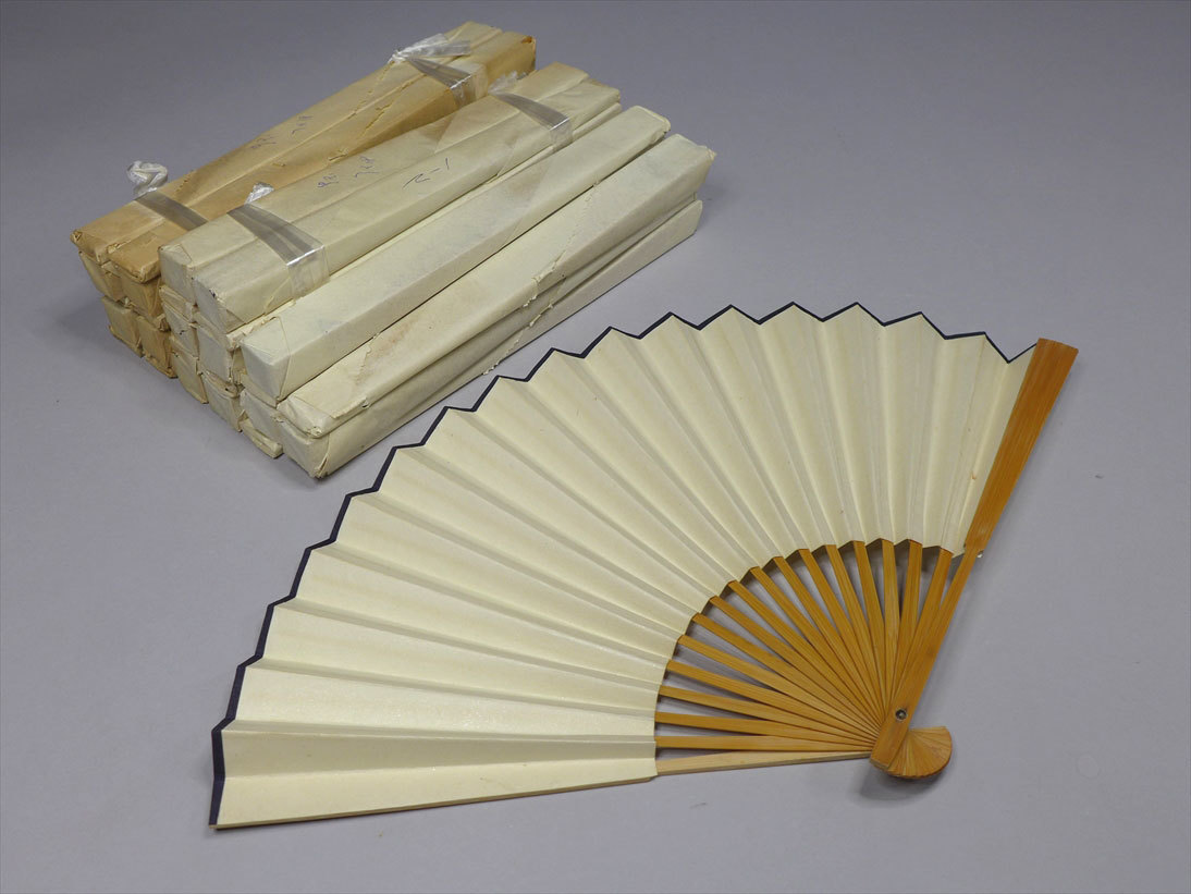 時代物 書道具 硯箱 作家物 扇面 彫金 象嵌 花文網代編 小物入 明治大正時代 ②【未使用】書道家より！ 書画用 時代物の扇面・扇子28点まとめて