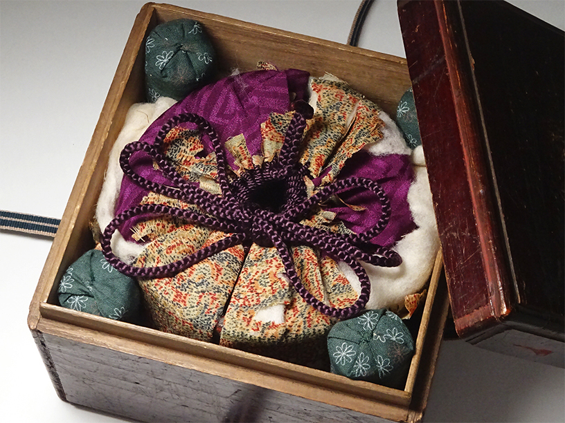 慶應◆本歌桃山茶陶の名品！ 16世紀 桃山時代 鼠志野檜垣文茶碗 旧蔵箱 「日本陶器の鑑定と鑑賞」掲載の現品_8