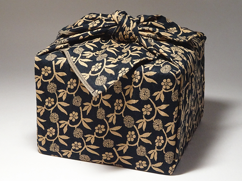 慶應◆本歌桃山茶陶の名品！ 16世紀 桃山時代 鼠志野檜垣文茶碗 旧蔵箱 「日本陶器の鑑定と鑑賞」掲載の現品_9