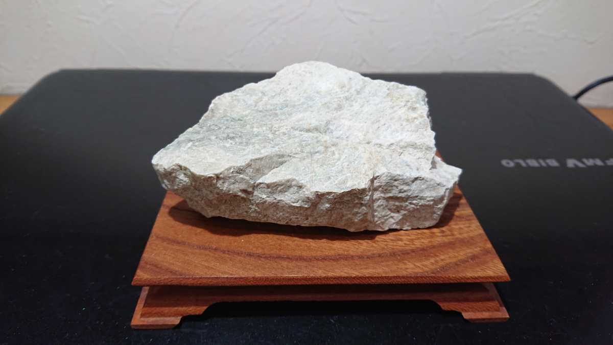 天然石 翡翠原石？ 群馬県下仁田産 約360g ※希少品 比重約3.25