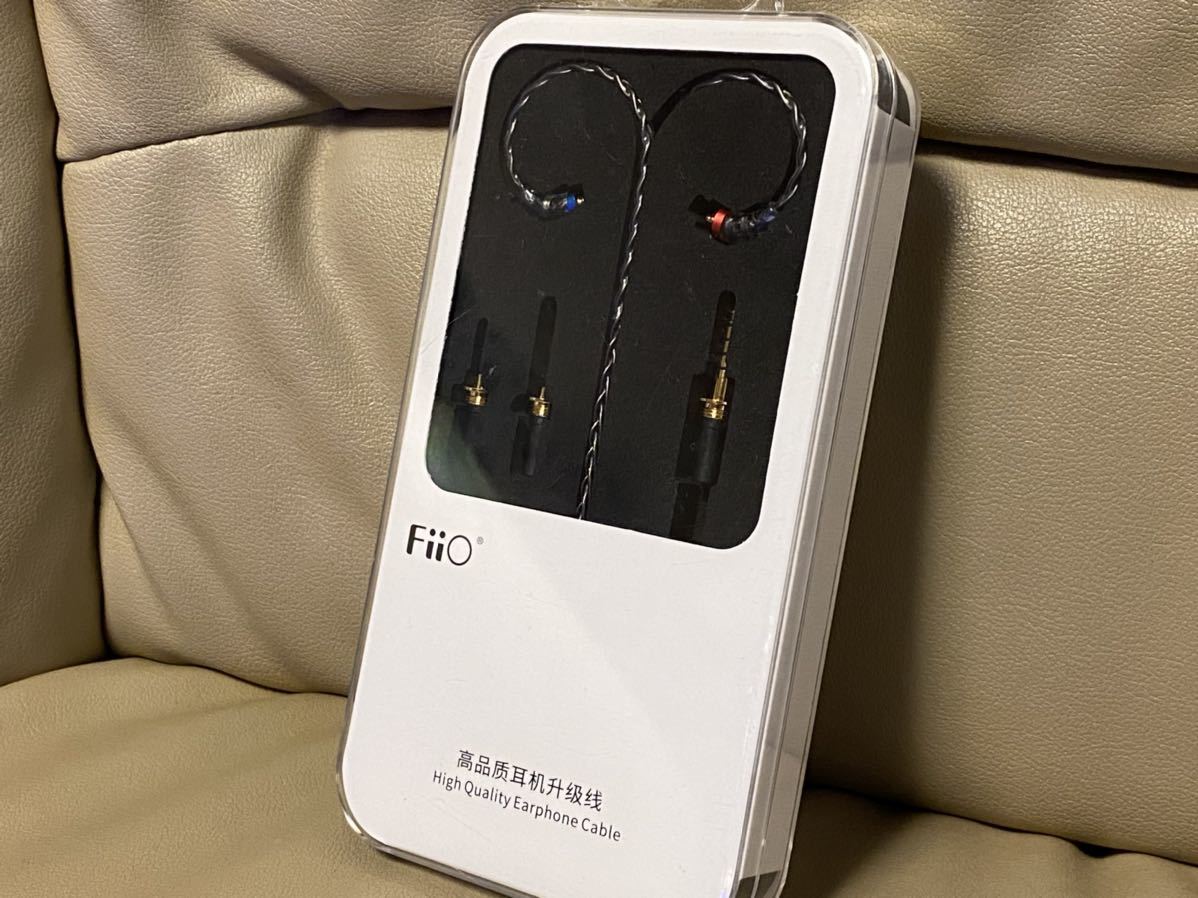 FIIO LC-RC 2.5mm/3.5mm/4.4mmプラグ交換式のMMCXイヤホンケーブル 