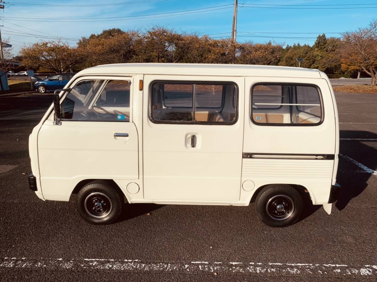 旧車　レトロ軽トラ　ホンダ　アクティ　TNアクティ　TAアクティ 扱いやすく、燃料経済性に優れた5速タイプの「ホンダ アクティ4WD」を