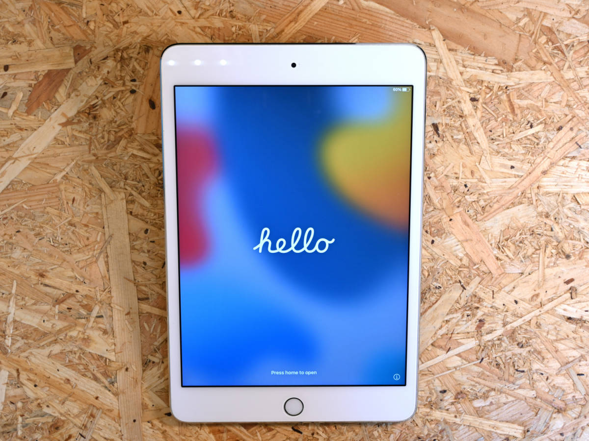 中古美品】iPad mini 4 Wi-Fi 64GB ゴールド おまけ付き 【公式通販】
