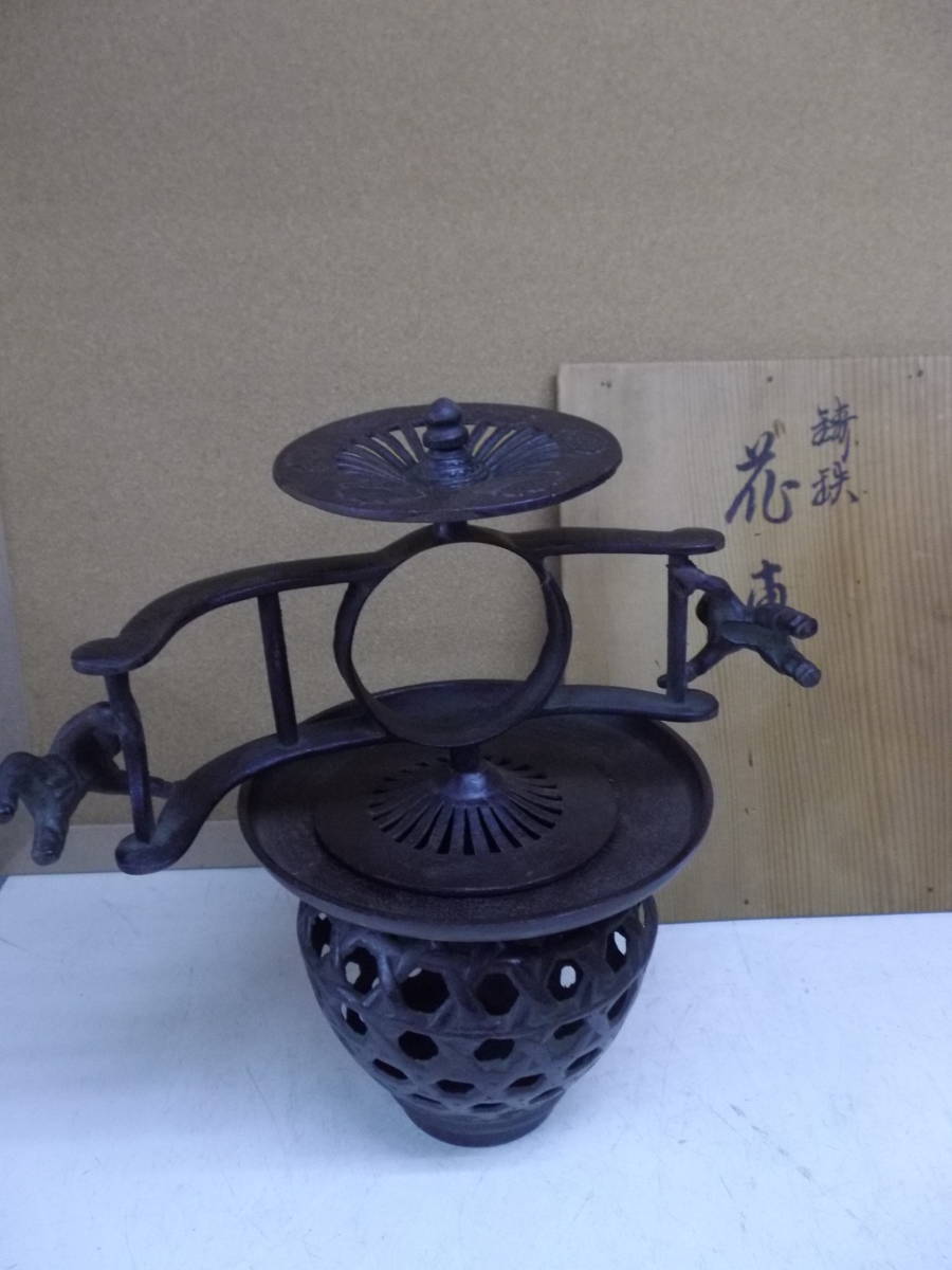 鋳鉄 鋳物 花車 花器 オブジェ 生け花 インテリア 置物 (鉄製)｜売買 