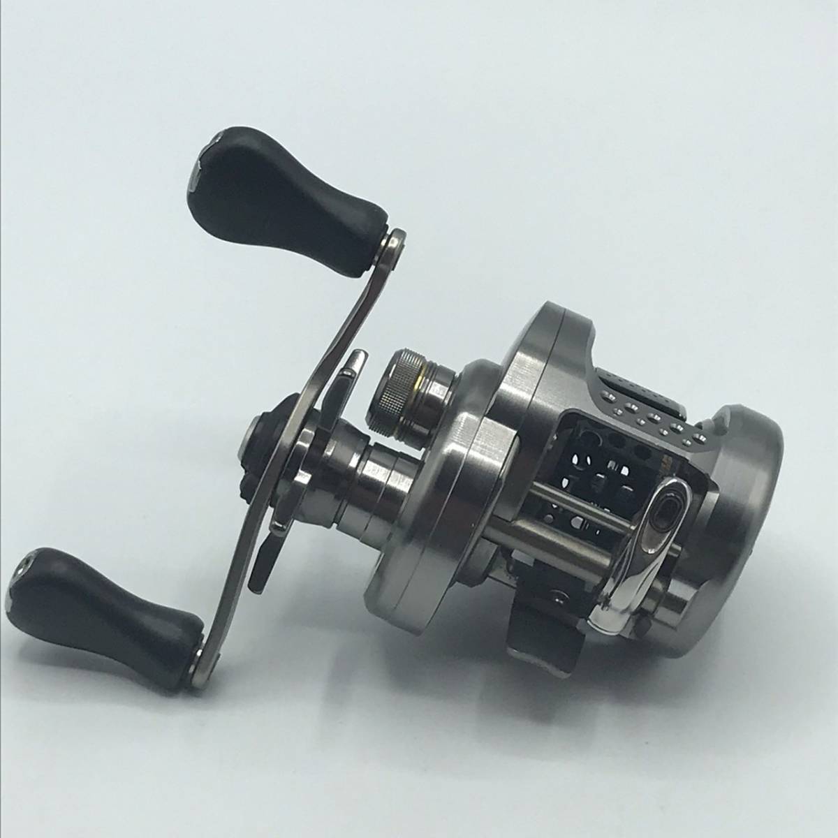 SHIMANO CALCUTTA ベイトリール 本体 No.1446【SHIMANO】シマノ カルカッタコンクエスト BFS HG CALCUTTA