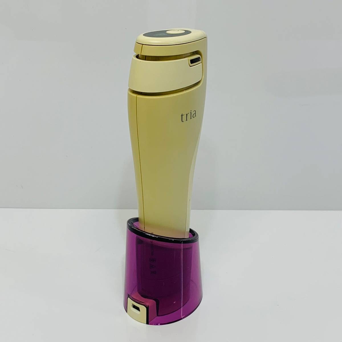 トリア 美顔器 LEDインジケーター付き　ジャンク ほぼ未使用) トリア スキンエイジングケアレーザー トリア 美顔器 LED