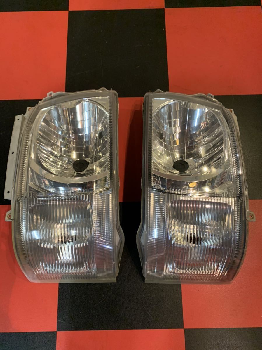 中古　レベライザー付き　200系　ハイエース トヨタ　純正 ヘッドランプ ヘッドライト　1型　2型　左右　レフト　ライト　レジアス　