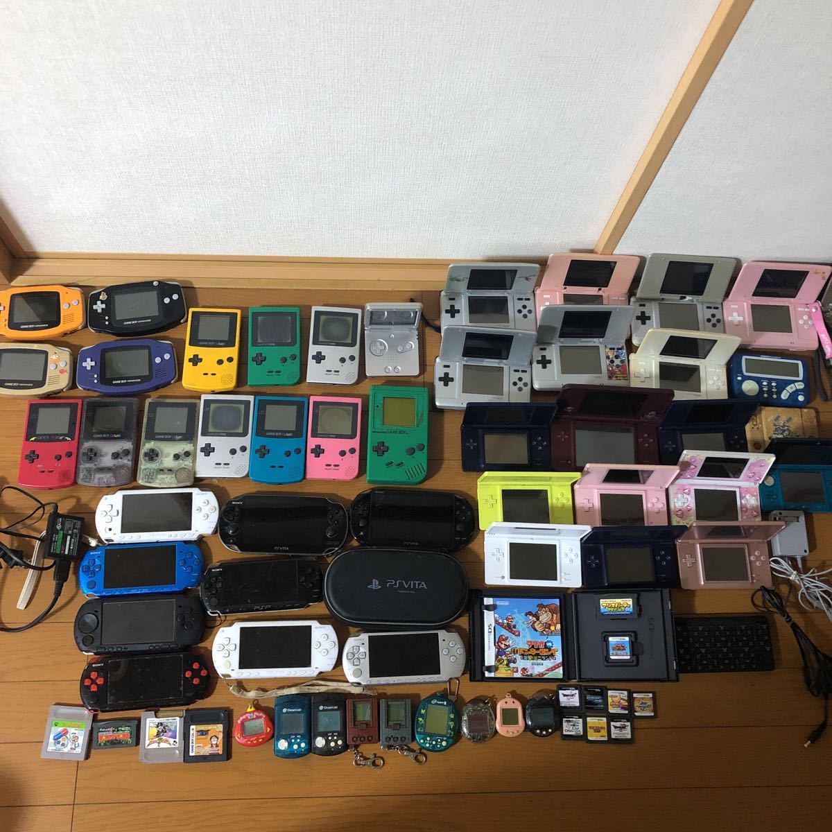 ジャンク大量ゲーム機本体　ゲームボーイ PSP たまごっち　PSVITA DS Lite ゲームボーイカラー ゲームボーイアドバンス　カセットソフト他