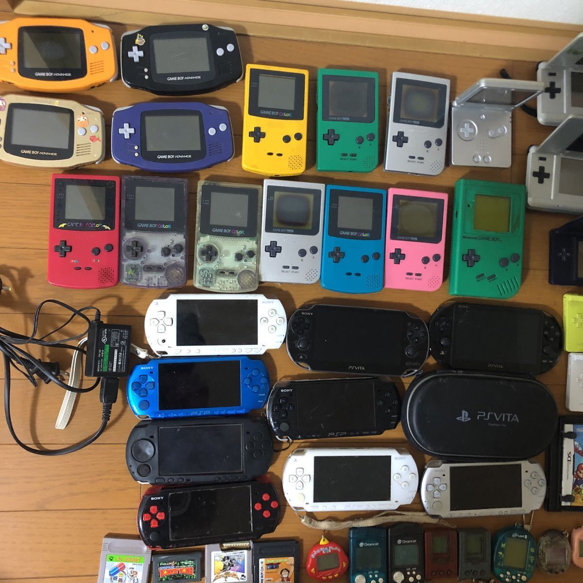ジャンク大量ゲーム機本体　ゲームボーイ PSP たまごっち　PSVITA DS Lite ゲームボーイカラー ゲームボーイアドバンス　カセットソフト他