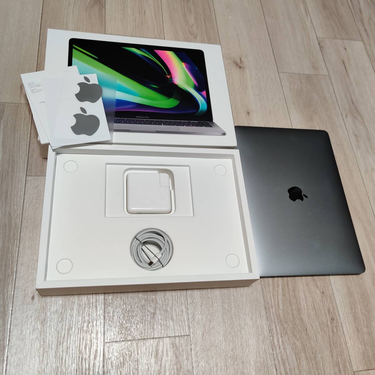 WJQ05F】MacBook Pro A2338 13-inch， M1， 2020 本体 充電器 箱
