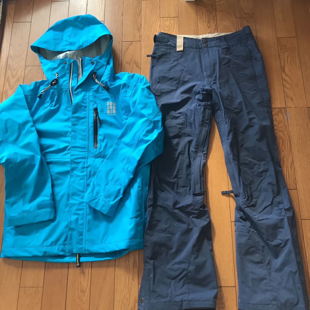  スノボ上下セット FOURNINES ONEILL Sサイズ 着用3回(上下セット)｜売買されたオークション情報、yahooの商品情報をアーカイブ公開 - オークファン 男性用