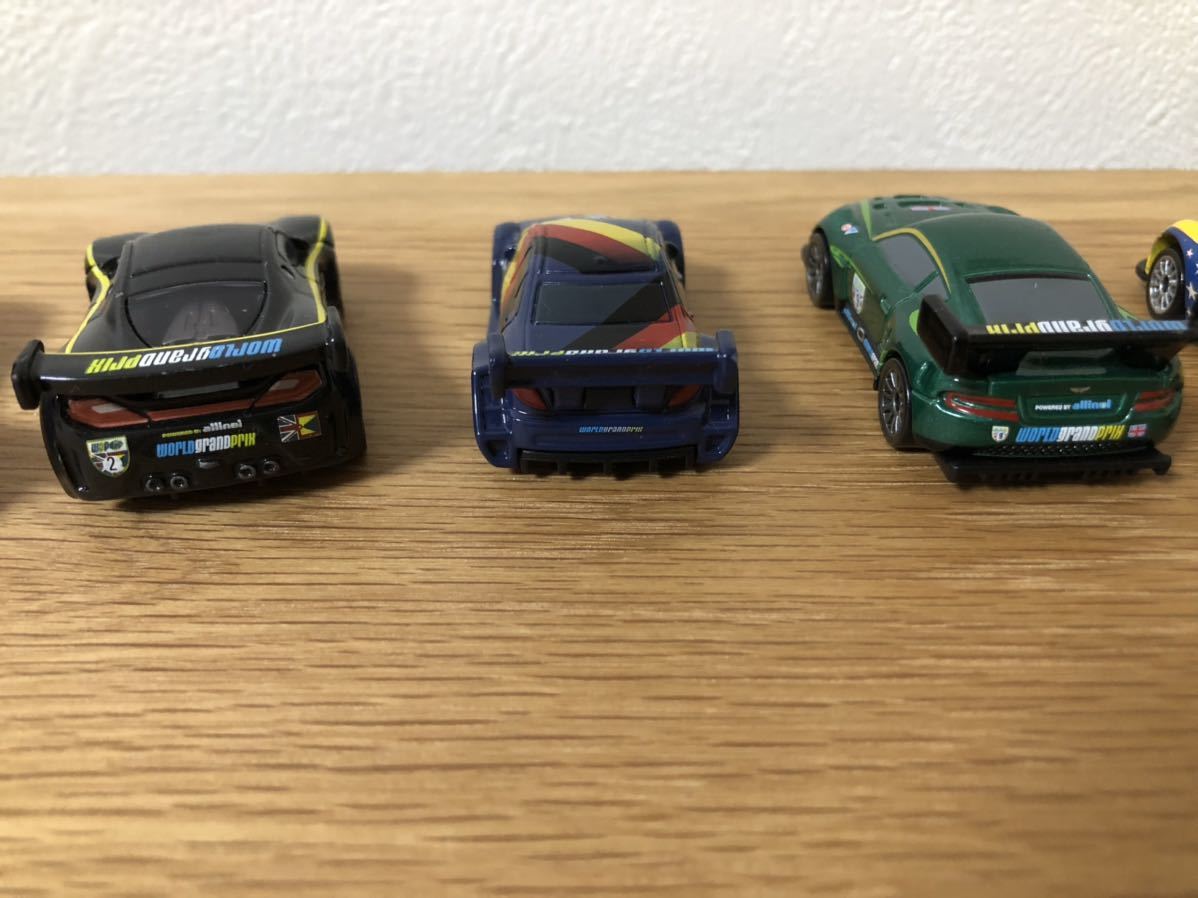 カーズ トミカ カーズ2 レーサー ルイス ハミルトン ラウール サルール カルラ ヴェローゾ ジェフ ゴルベット マックス シュネル 7種 キャラクタートミカ 売買されたオークション情報 Yahooの商品情報をアーカイブ公開 オークファン Aucfan Com