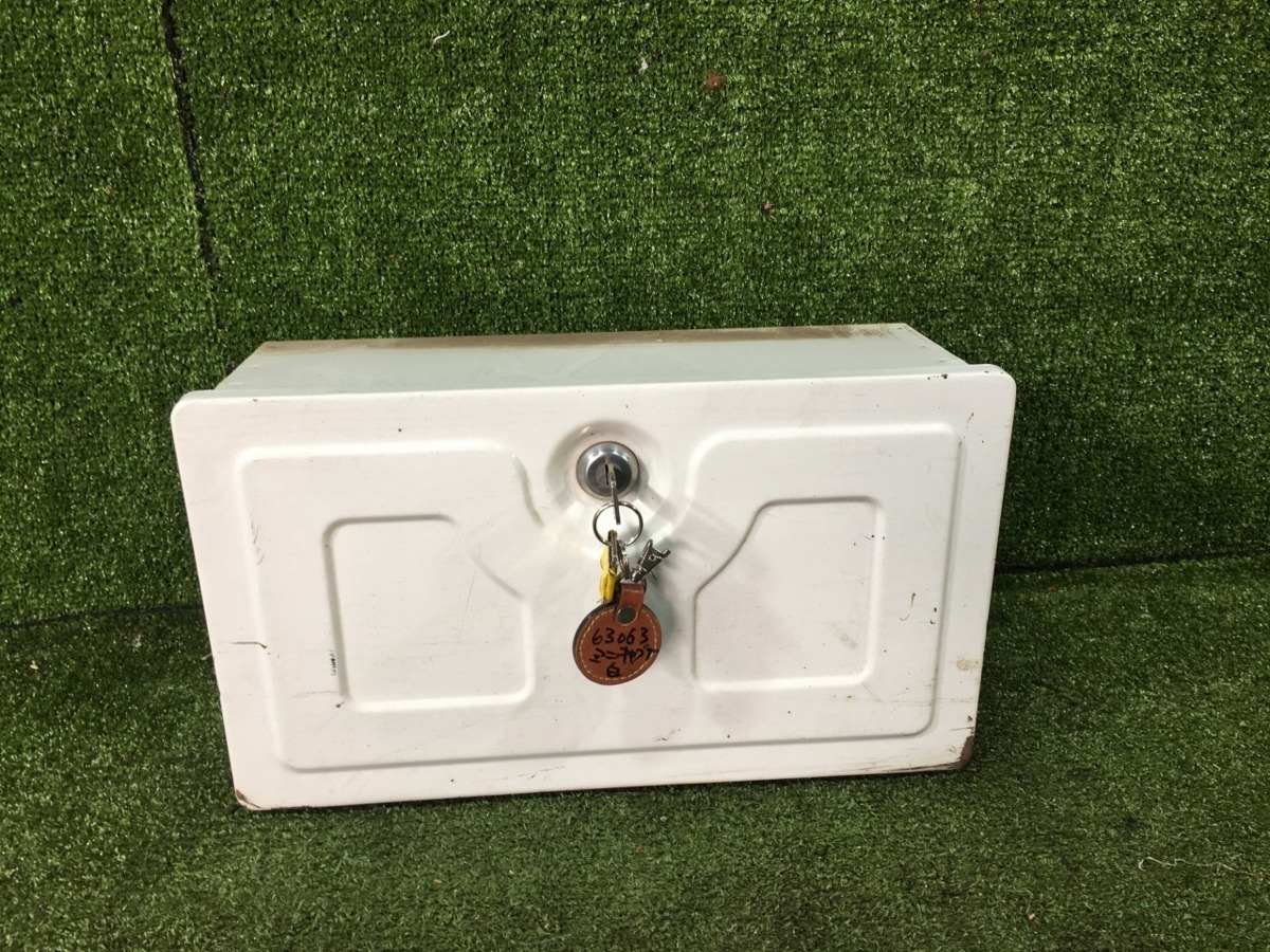 新M管理64063 H14 ミニキャブ U62T】★工具箱 鍵付き★カラー：カルガリーホワイト W74 ■