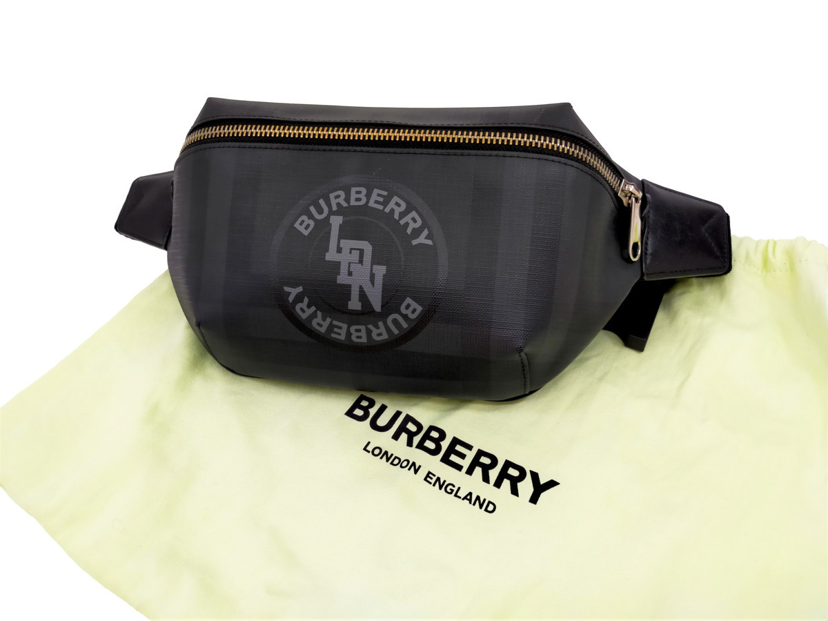 極美品！BURBERRY【バーバリー】8022517 ロゴグラフィック クロス 