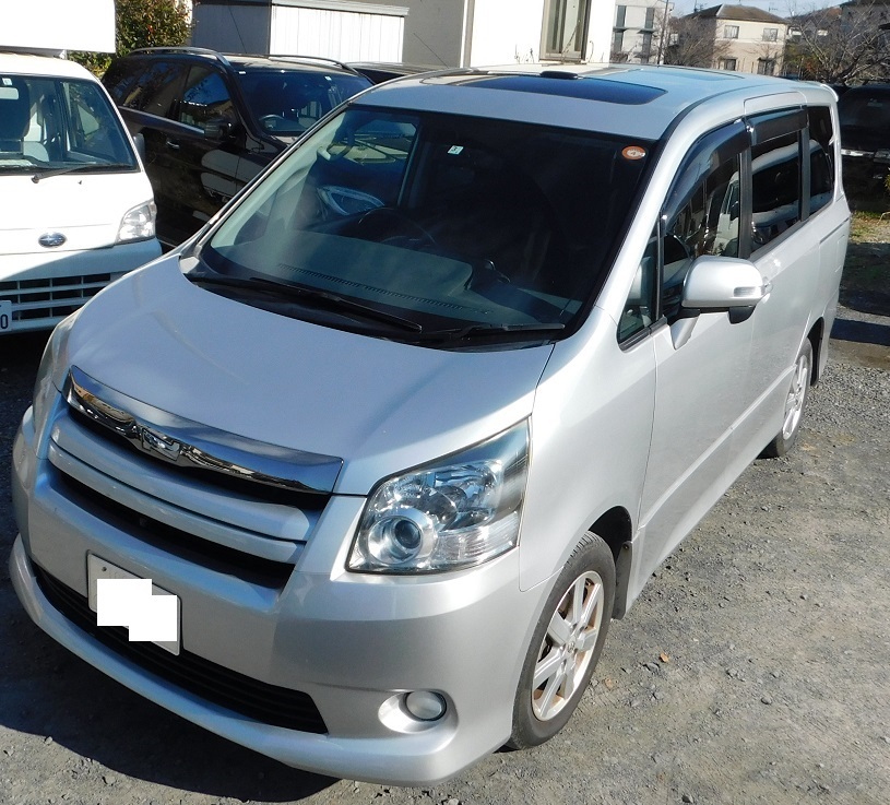 ノア4WD、無事故、実走行。スタッドレス装着＆超豪華装備車両。令和5