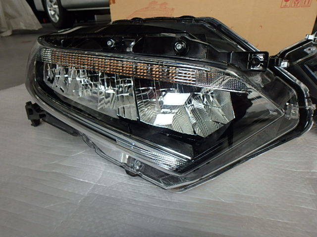 ヴェゼル 純正 左右 LED 良品 コイト100－62292 ヴェゼル