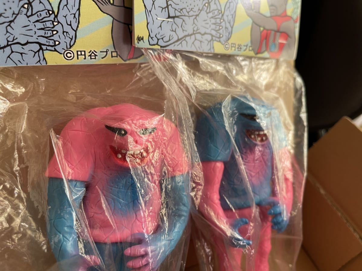 ソフビ 】ランペイジトイズ ジャミラ -BLUE×PINK-、-PINK×BLUE- 2体  