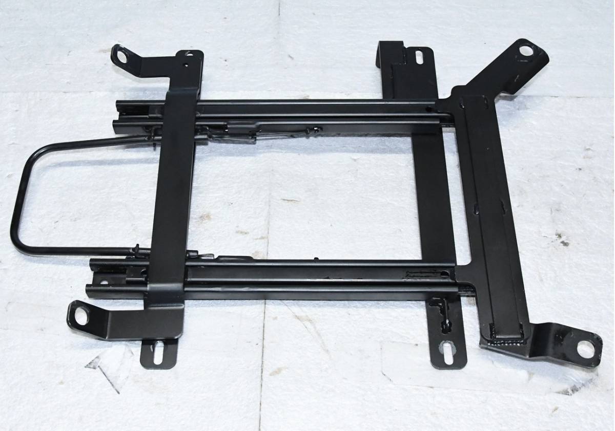 A. 200 ハイエース トライアル ウルトラローポジ レカロ SR-7F/LX-F 