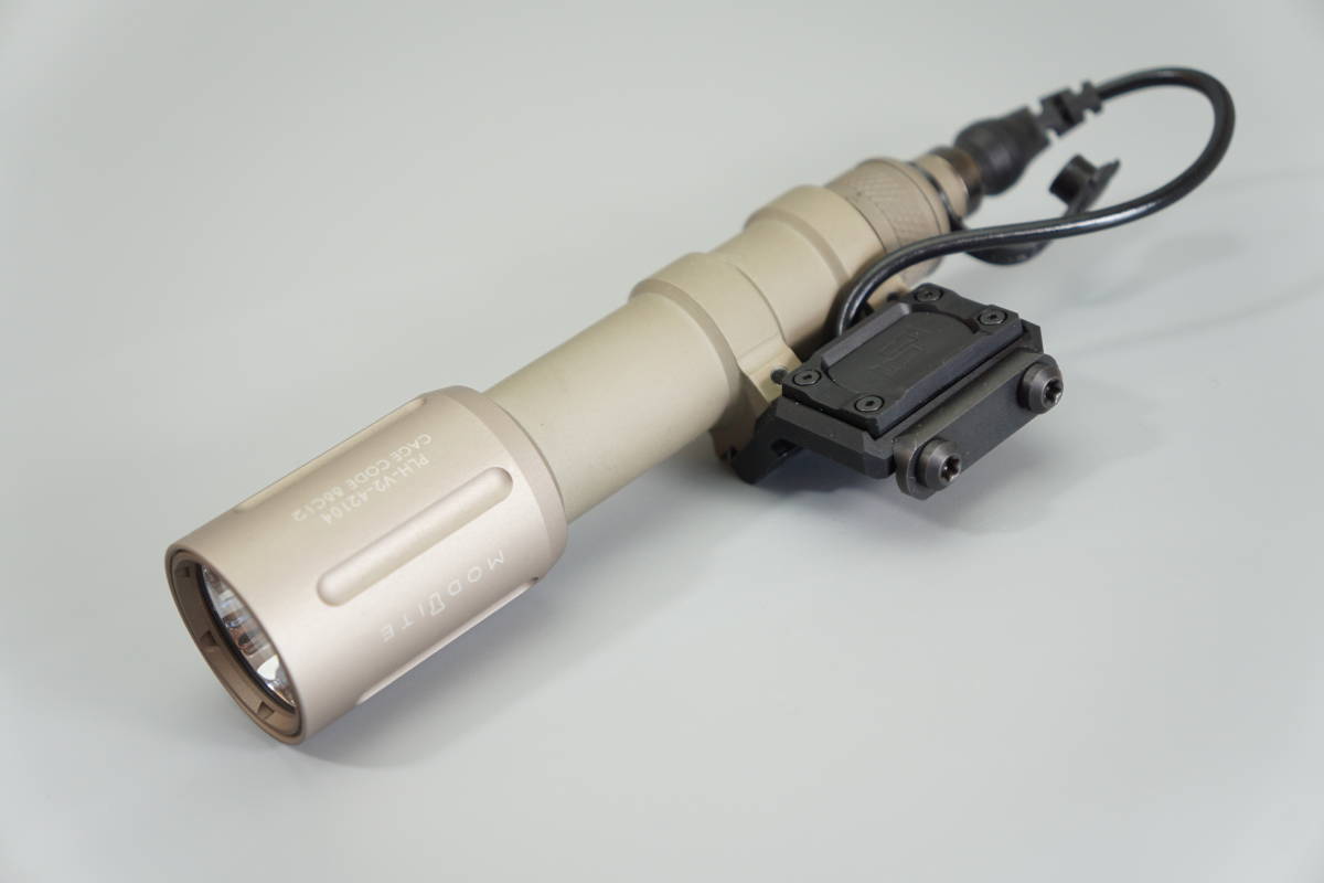 Modlite PLH-V2 Modbutton マウント Surefire 充電式バッテリー込 (Leupold PEQ PVS PSQ ATPIAL ptw トレポン LA5 peq15 wilcox surefire)
