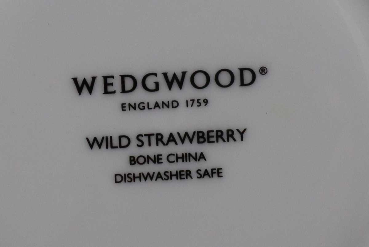 ウェッジウッド ワイルドストロベリー WEDGWOOD 未使用保管品 未使用 ワイルド 長期保管品 - 27CM 未使用◇自宅保管 値下げしましたワイルドストロベリー 未使用箱つき有 10点 ミニチュアセット未使用保管品 廃盤希少品 ワイルドストロベリー|WEDGWOOD公式オンラインストア