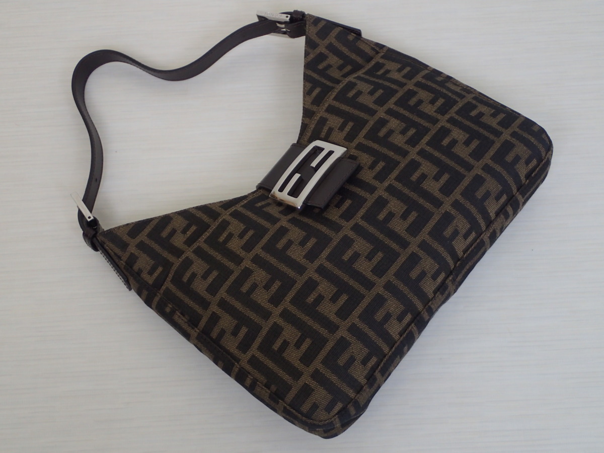 フェンディ マンマバゲット FENDI ショルダーバッグ マンマバケット 