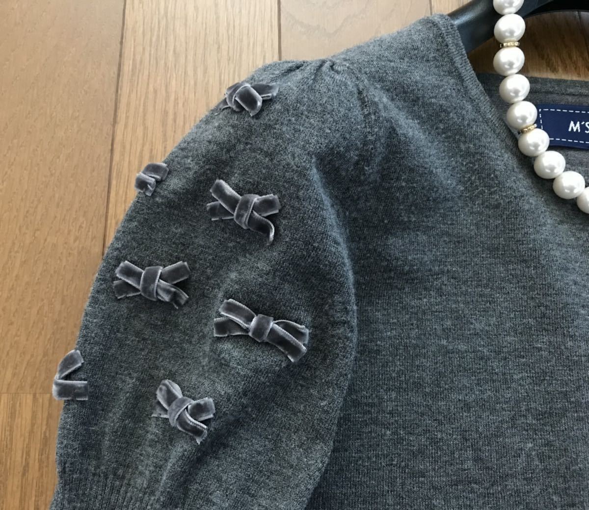 ◇エムズグレイシー◇美品♪ 冬カタログ掲載♪ 小さなベルベットリボン  