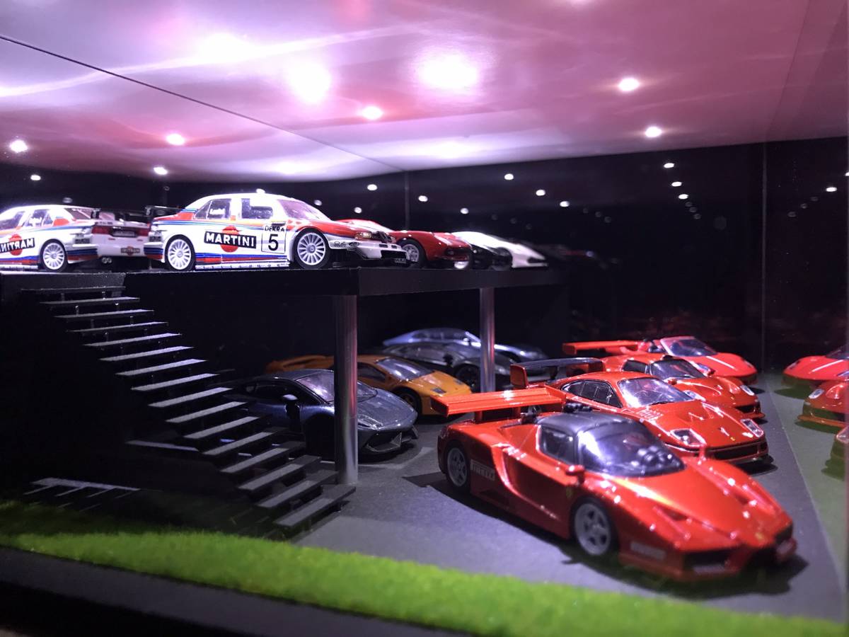 ミニカー専用ジオラマ：1/64 ショールームⅣ（鏡面ブラック）／LED照明