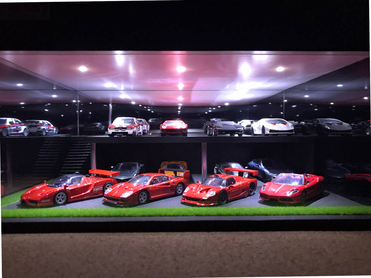 ミニカー専用ジオラマ：1/64 ショールームⅣ（鏡面ブラック）／LED照明