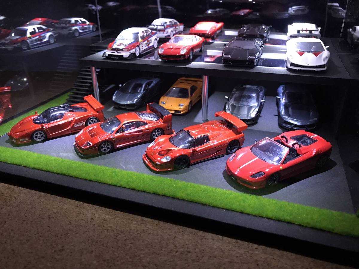 ミニカー専用ジオラマ：1/64 ショールームⅣ（鏡面ブラック）／LED照明