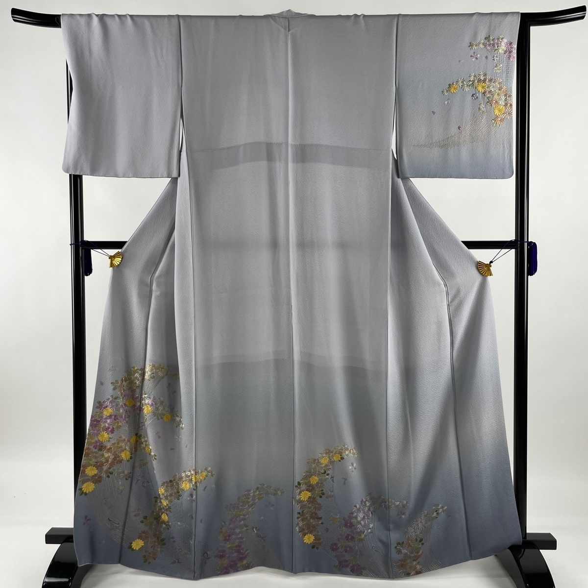 SALE，限定セール 訪問着 名品 菊 宝尽くし 刺繍 金糸 灰色 袷 身丈165.5cm 裄丈65cm M 正絹(仕立て上がり)｜売買されたオークション情報、yahooの商品情報をアーカイブ公開 - オークファン 仕立て上がり