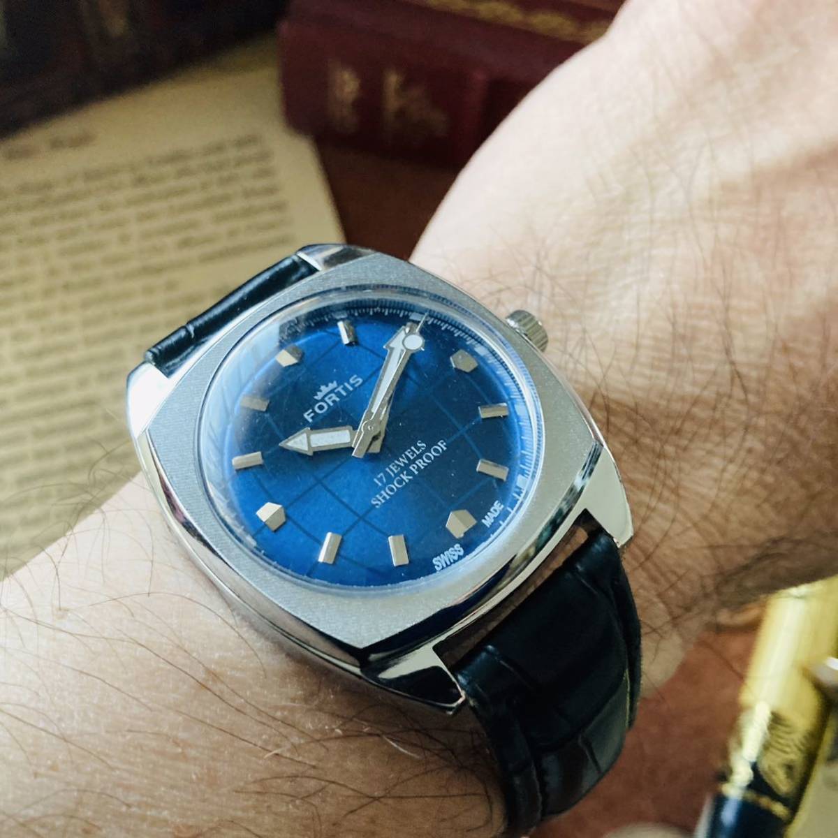 カッコイイ フォルティス Fortis アンティークウォッチ 手巻きメンズ腕時計 1970 Sビンテージ 青文字盤 ブルー Oh済 J76 アナログ 手巻き 売買されたオークション情報 Yahooの商品情報をアーカイブ公開 オークファン Aucfan Com