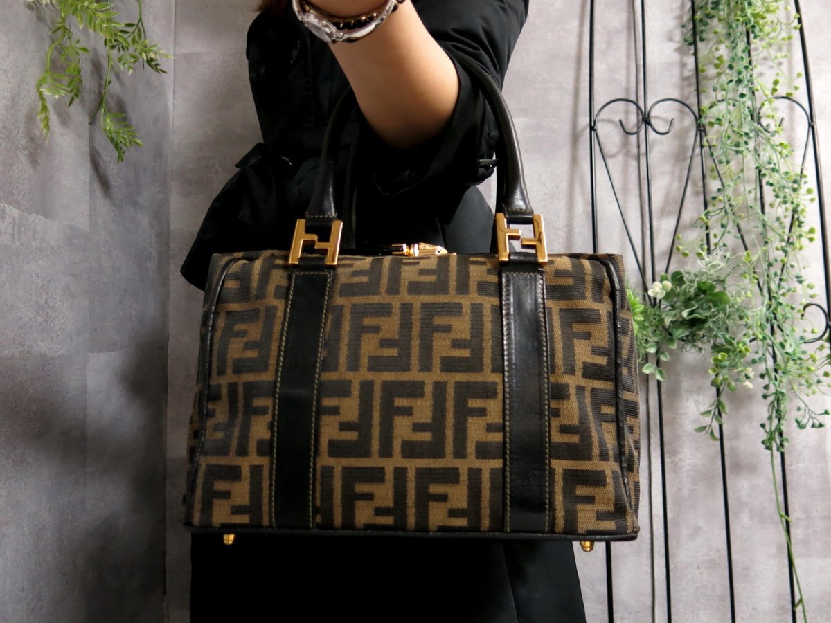 極美品 FENDI フェンディ ズッカ柄 FF金具 キャンバス×レザー 