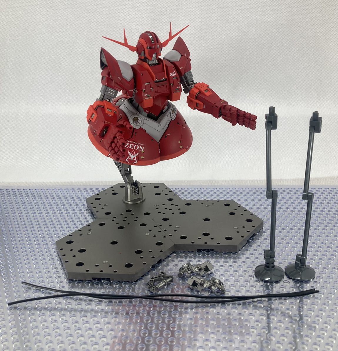 1 144rgジオング シャア専用 塗装済み完成品 完成品 売買されたオークション情報 Yahooの商品情報をアーカイブ公開 オークファン Aucfan Com