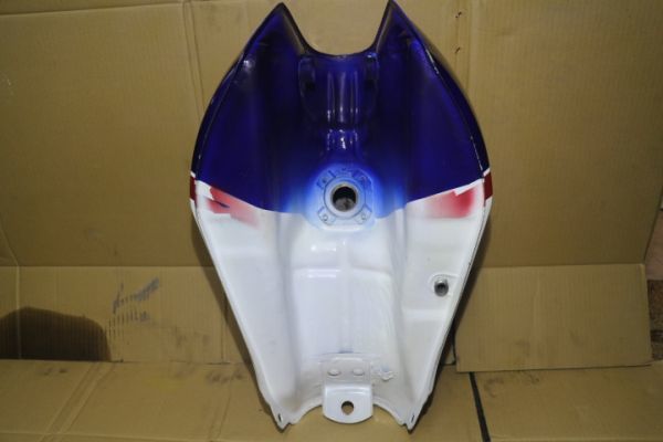 美品 CBX400F CBX550F NC07 PC04 1型 青白 塗装後未使用 外装 セット