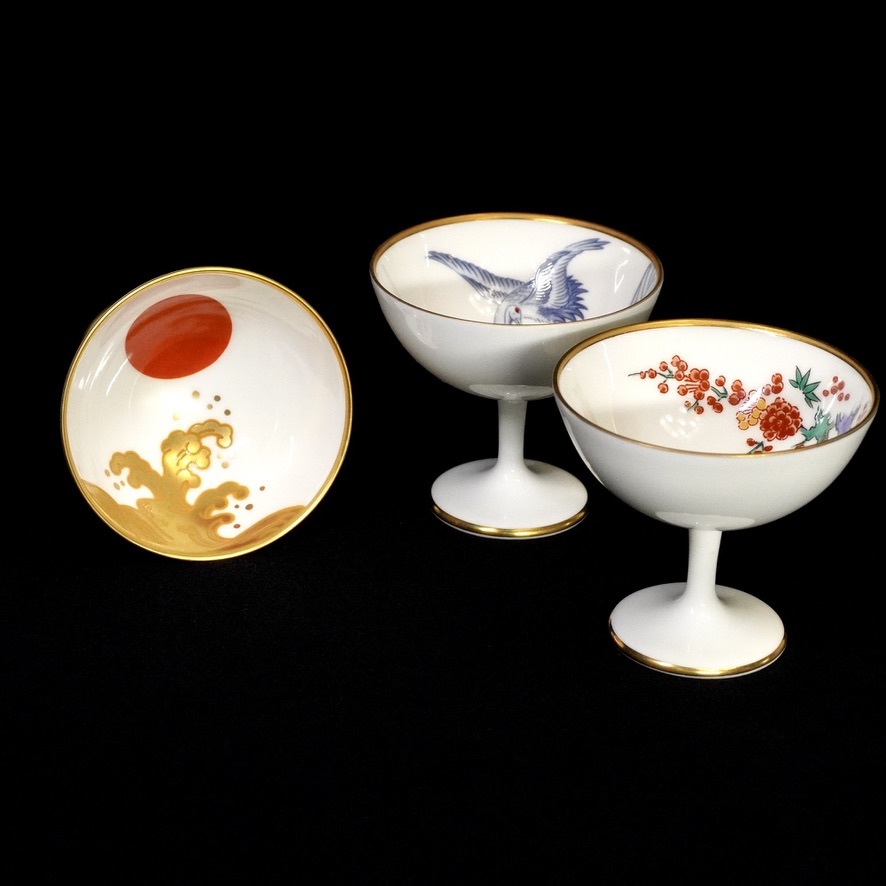 昭和ビンテージ　有田焼　葆文窯　中山 高台盃　ボーンチャイナ　3客揃え 柿右衛門様式・青海波鶴紋・赤丸波紋 直径7㎝　高さ6.5㎝　NNM